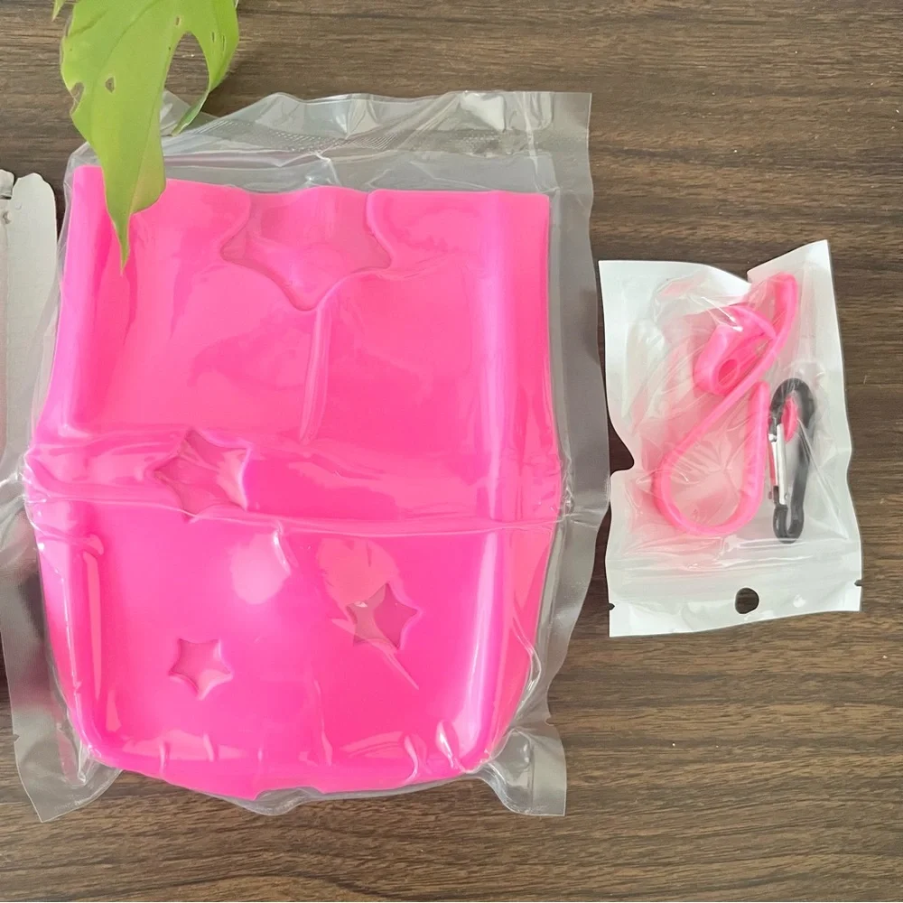 NWT Bogg Bag Phone Holder Vibrant Pink w Keychain Hook Holder IPhone Android